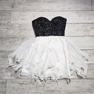 Sherri Hill Beaded Glam Layered Balletcore Sweetheart Gown 4